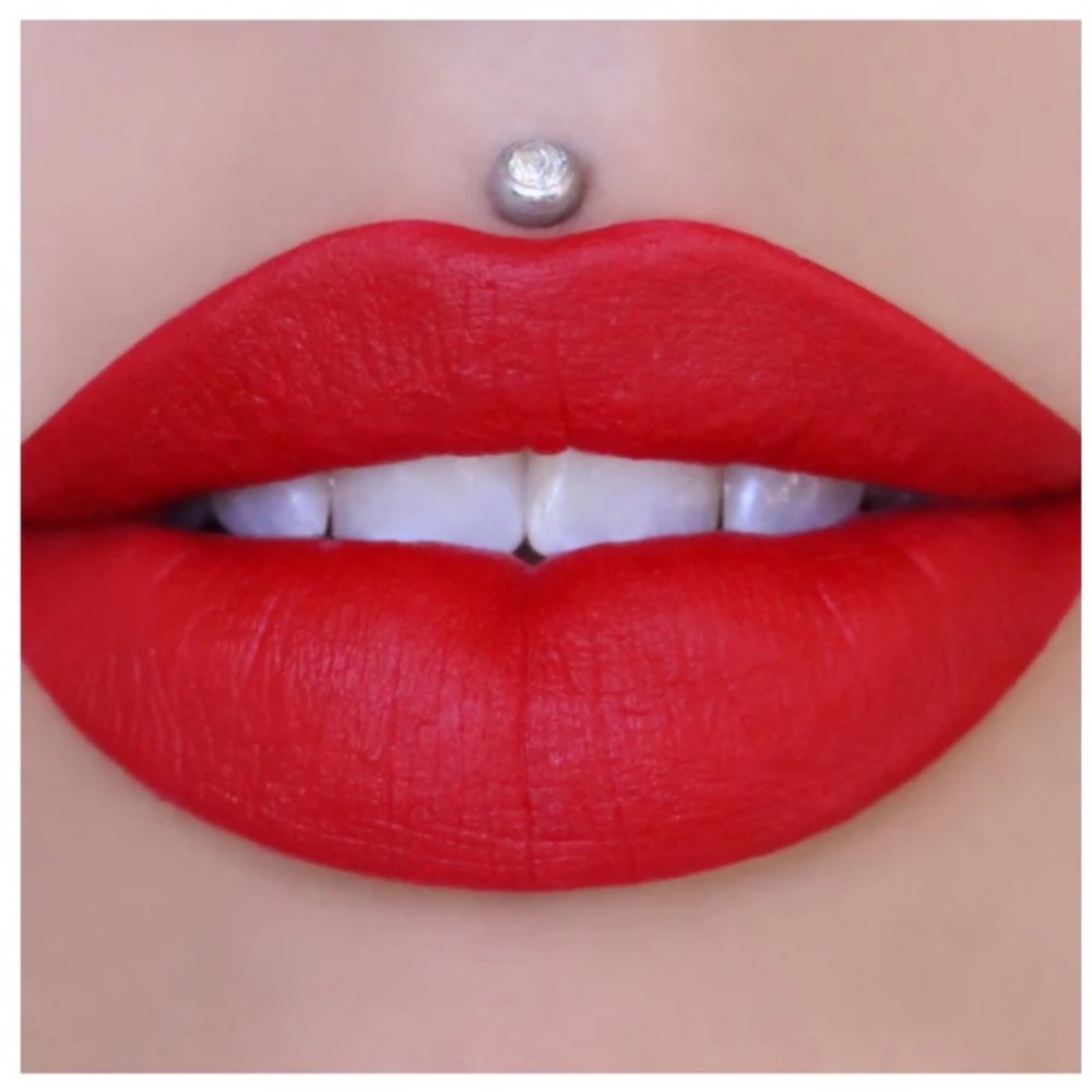 Jeffrey Star Velour Liquid Lipstick - Shade Redrum - Picture 5 of 9